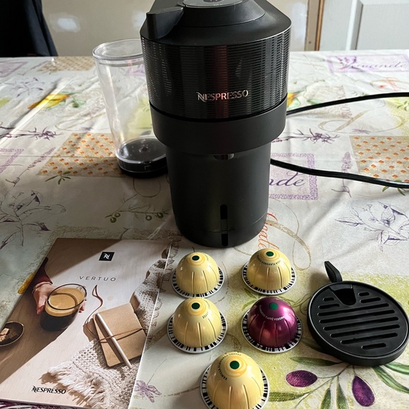 ⭐️Nespresso vertuo pop ⭐️ - Picture 1 of 2